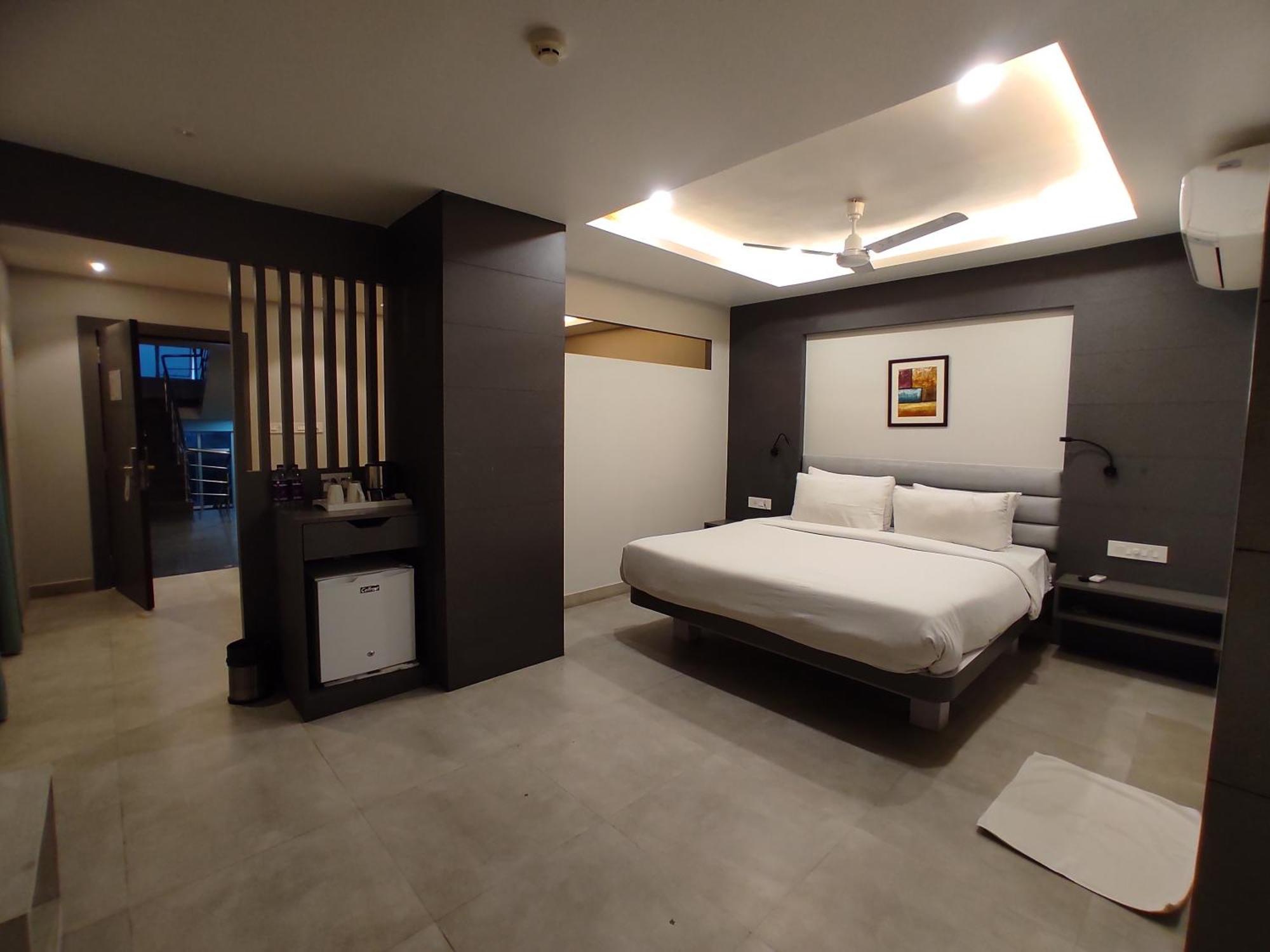 Hotel Rishiraj, Nagaon Nagaon  外观 照片