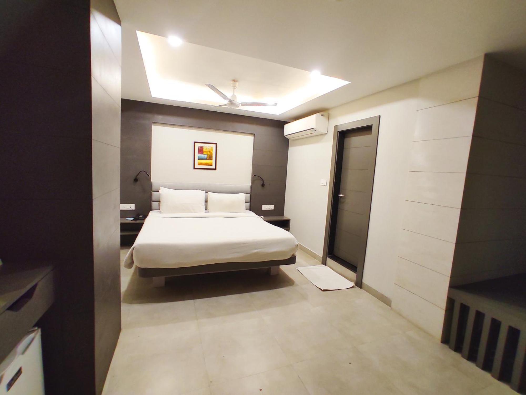 Hotel Rishiraj, Nagaon Nagaon  外观 照片
